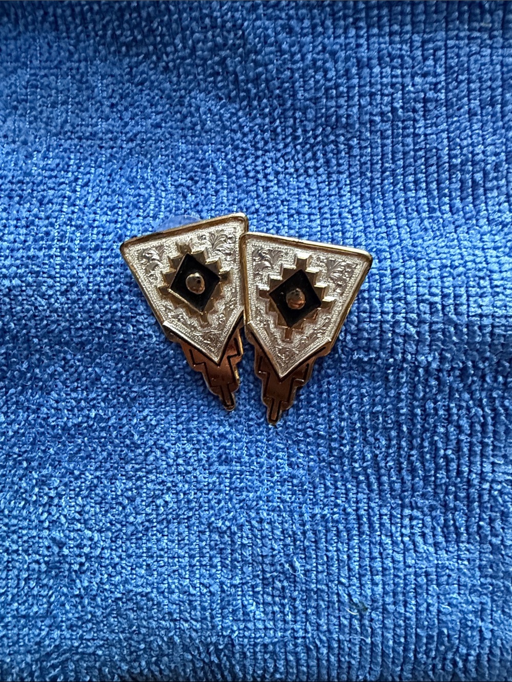 Vintage Geometric Shield Clip Earrings - Silver & Black